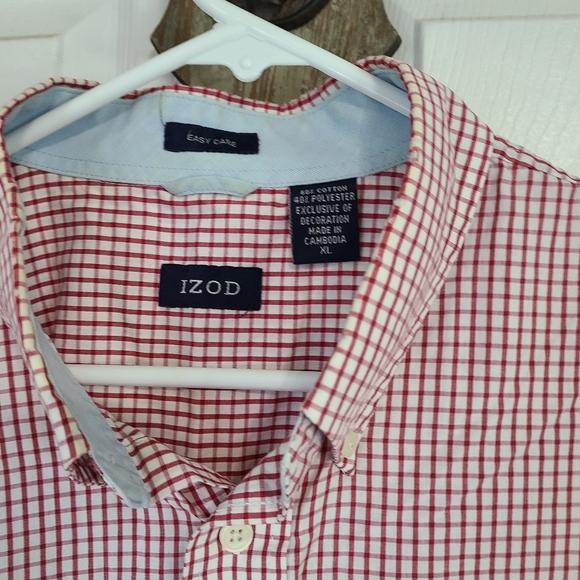 Izod Men's Classic Short Sleeve Button Down Shirt, Size: XL Color: Red/White - Picture 7 of 15